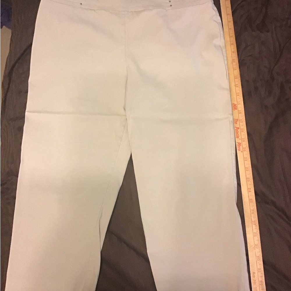 JM Collection Tan cropped Pants